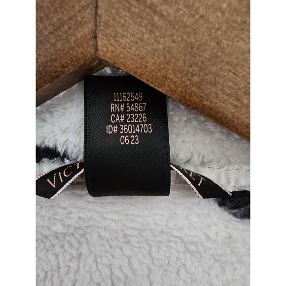 Victorias Secret robe polka dot plush fleece white black Womens XS S belt flaws - Picture 8 of 8